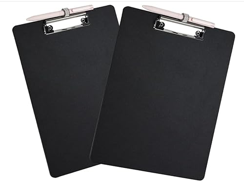 4 Stück A4 Klemmbrett mit Stifthalter,Schwarz Kunststoff Dokumentenmappe, Clipboard zum Aufhängen,Metallklemme ,Klemmer zur Aufbewahrung von Papier,für A4 Papier,Werkstatt,Studenten,Lehrer 4 Stück A4 Klemmbrett mit Stifthalter,Schwarz Kunststoff Dokumentenmappe, Clipboard zum Aufhängen,Metallklemme ,Klemmer zur Aufbewahrung von Papier,für A4 Papier,Werkstatt,Studenten,Lehrer von BQMEZRNUS