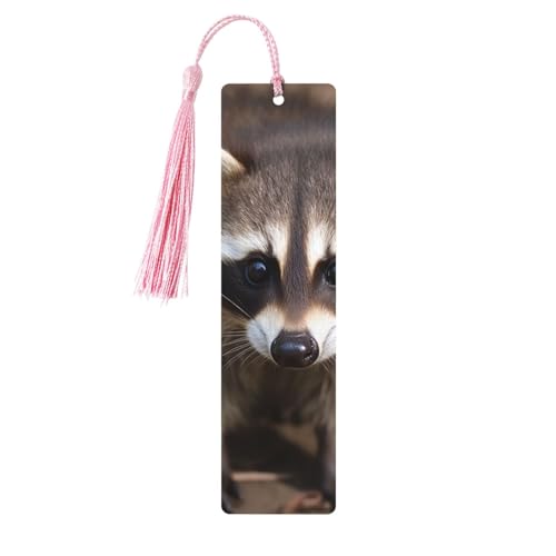 Holz-Lesezeichen, Motiv: Junger Waschbär, DIY, Holzhandwerk, Lesezeichen, Hängeetiketten mit bunten Quasten, Geschenkanhänger, Etiketten, ungewöhnliches Geschenk für Buchliebhaber, Männer und Frauen von BSCKKDMN