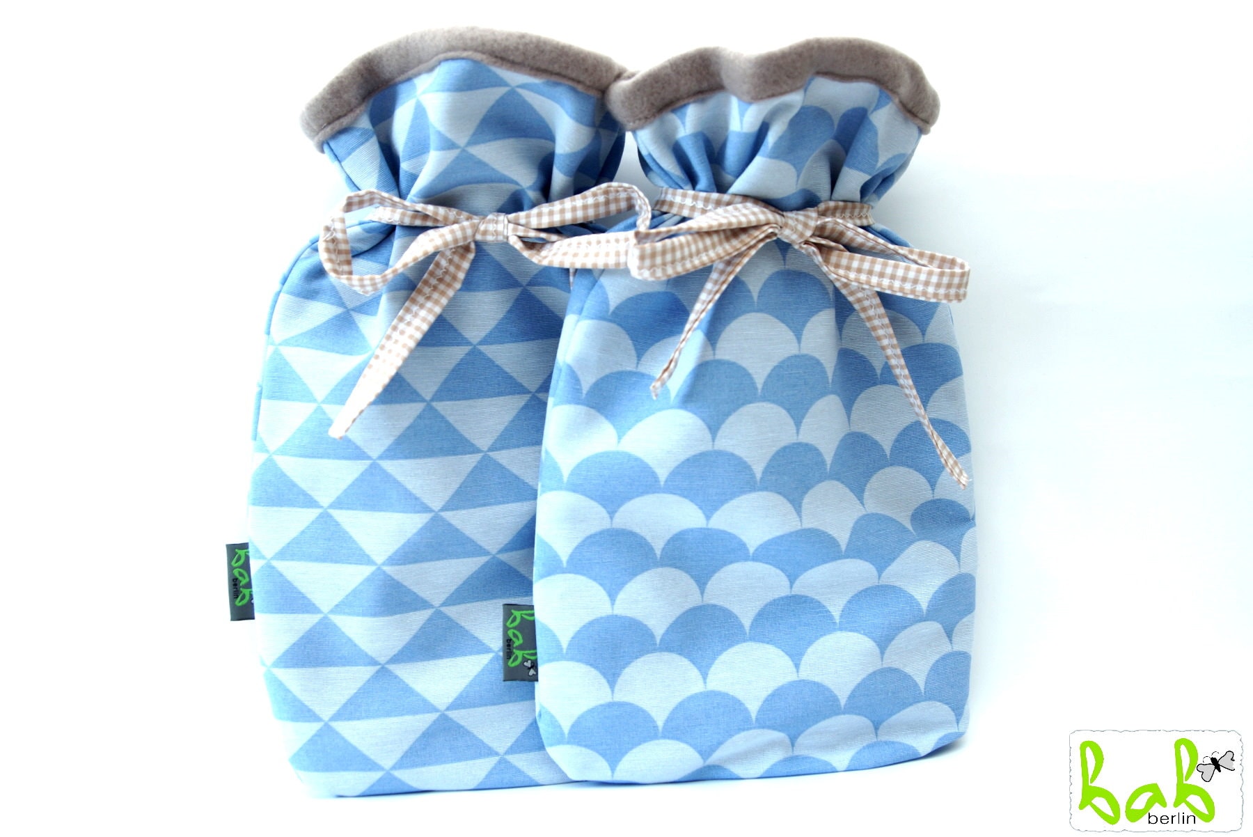 Wärmflaschenbezug in Hellblau Mit Fleece Für 2 Liter Wärmflasche Wärmflaschenbezug in Hellblau Mit Fleece Für 2 Liter Wärmflasche von BabBerlinVonElena