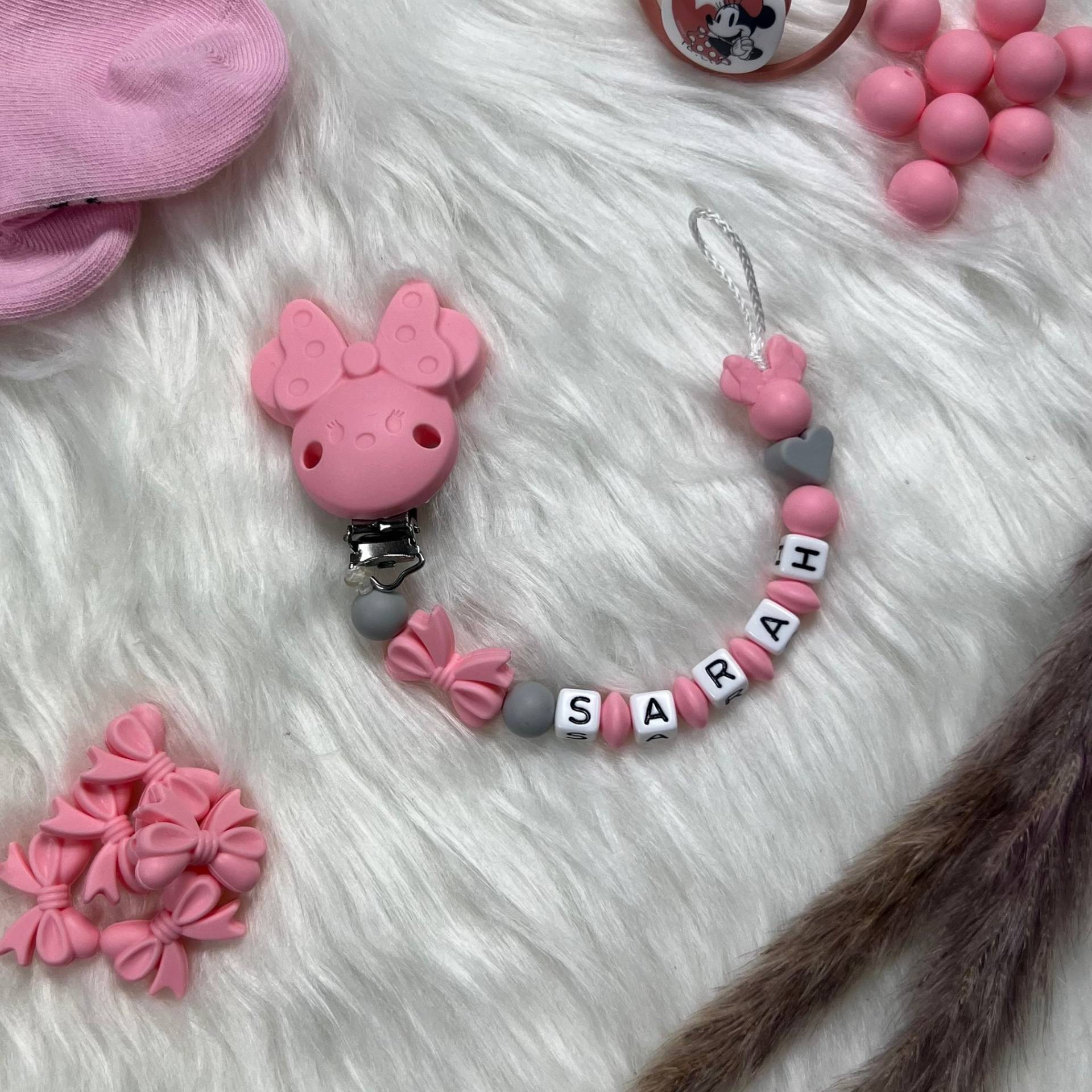 Schnullerkette Mit Namen | Schnullerkette, Design Mäuschen Personalisiert Unikat Handgefertigt Geschenk Schnullerkette Mit Namen | Schnullerkette, Design Mäuschen Personalisiert Unikat Handgefertigt Geschenk von BabyKettchen