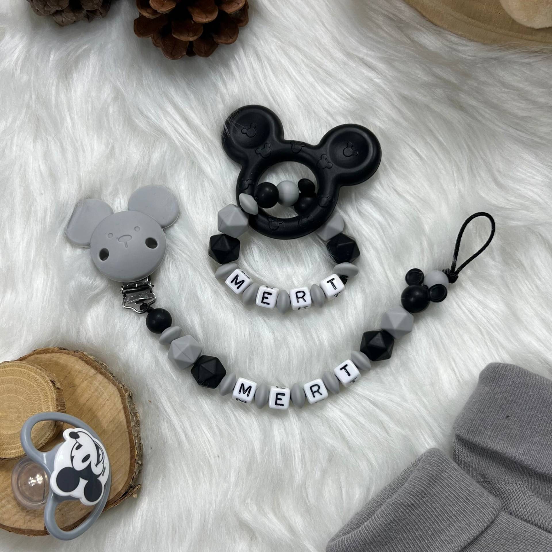 Schnullerkette Mit Namen | Set M | Greifling, Schnullerkette, Design Maus Personalisiert Unikat Handgefertigt Geschenk Schnullerkette Mit Namen | Set M | Greifling, Schnullerkette, Design Maus Personalisiert Unikat Handgefertigt Geschenk von BabyKettchen