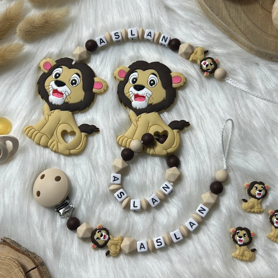 Set L | Greifling, Schnullerkette, Maxi-Cosi-Kette, Design Löwe | Personalisiert Unikat Handgefertigt Geschenk Set L | Greifling, Schnullerkette, Maxi-Cosi-Kette, Design Löwe | Personalisiert Unikat Handgefertigt Geschenk von BabyKettchen