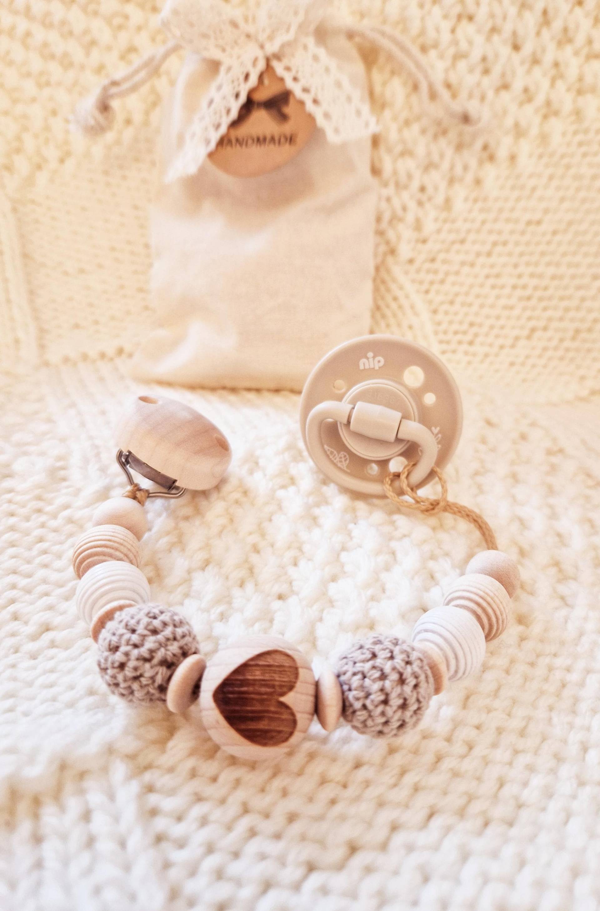 Schnullerkette Schlicht, Taupe, Natur, Junge, Mädchen, Babygeschenk, Geschenk Zur Geburt, Taufe, Babyshower, Neugeborene, Baby Schnullerkette Schlicht, Taupe, Natur, Junge, Mädchen, Babygeschenk, Geschenk Zur Geburt, Taufe, Babyshower, Neugeborene, Baby von BabyKimba