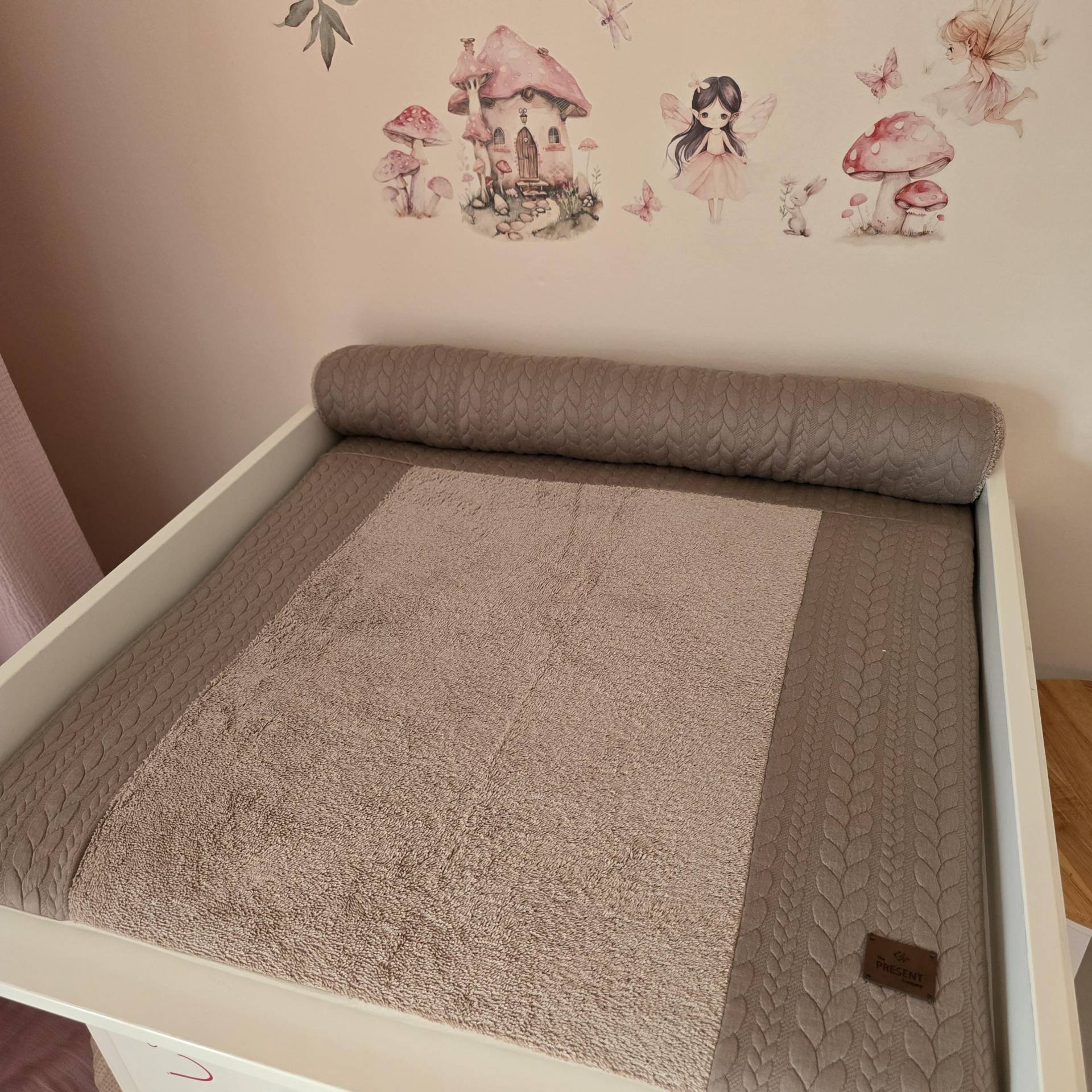 Wickelauflage Mit Abnehmbarem Bezug Zopfmuster Dunkelbeige Wickelauflage Mit Abnehmbarem Bezug Zopfmuster Dunkelbeige von Babyanmata