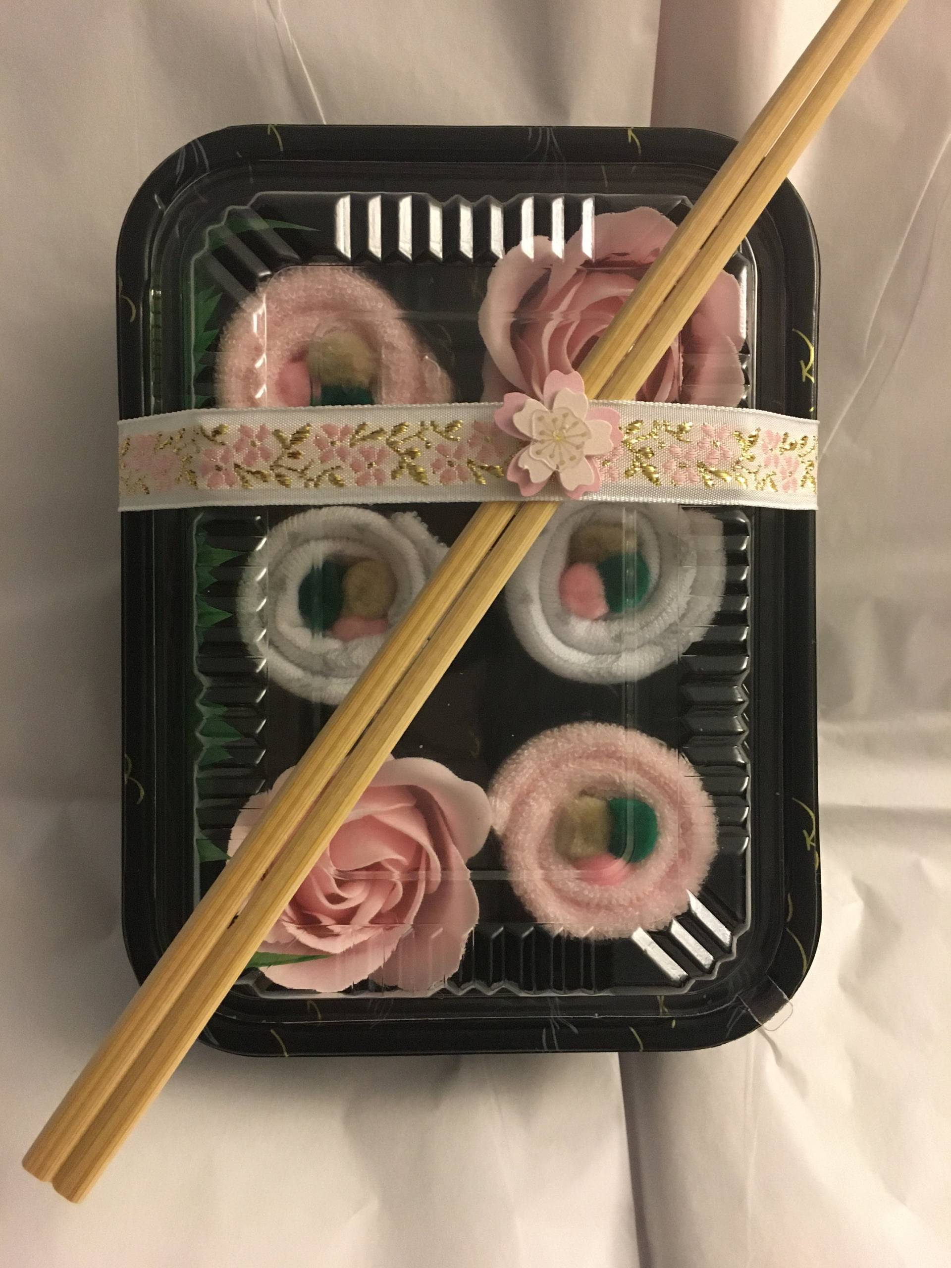 Baby Waschlappen Sushi, Mädchen Shower Geschenk, 4 Bunte Gefaltet Wie Sushi + Chop Sticks Geschenk Duschgeschenk Neue Boxed Treat, & Karte von Babybyjen