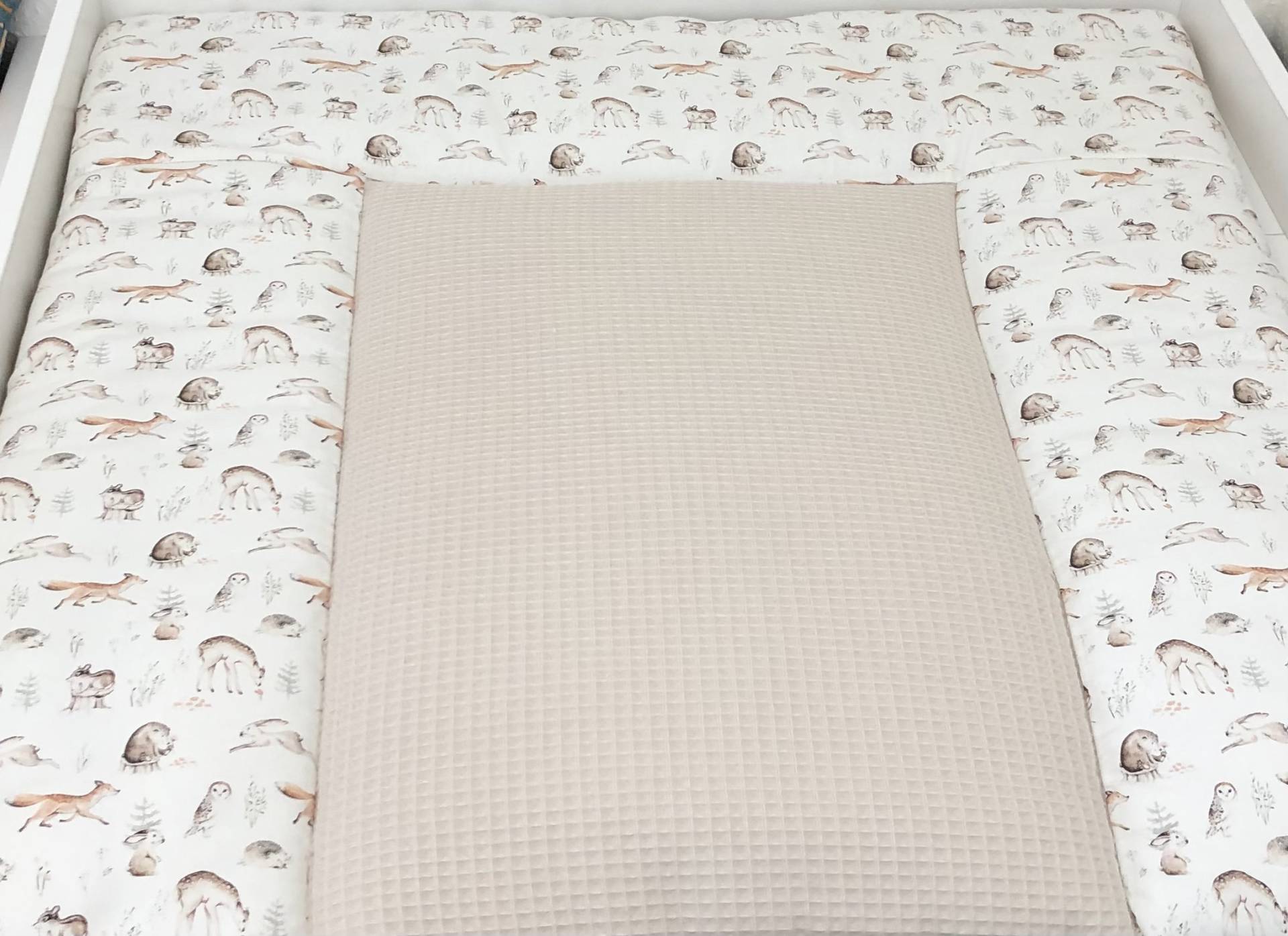 Schöne Wickelauflage Waldtiere Waffelstoff Beige Produktnummer Wa 0712 Schöne Wickelauflage Waldtiere Waffelstoff Beige Produktnummer Wa 0712 von BabyglueckDesign