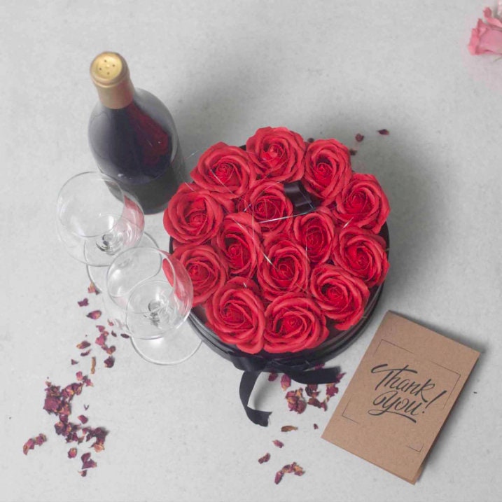 Seifenblumen, Geschenkbox, Duftrosen, Dankeschön, Rosenblätter, Romantisch, Muttertag, Valentinstag, Hochzeit, Geschenk, Wellness, Spa Seifenblumen, Geschenkbox, Duftrosen, Dankeschön, Rosenblätter, Romantisch, Muttertag, Valentinstag, Hochzeit, Geschenk, Wellness, Spa von BadebombenBoutique