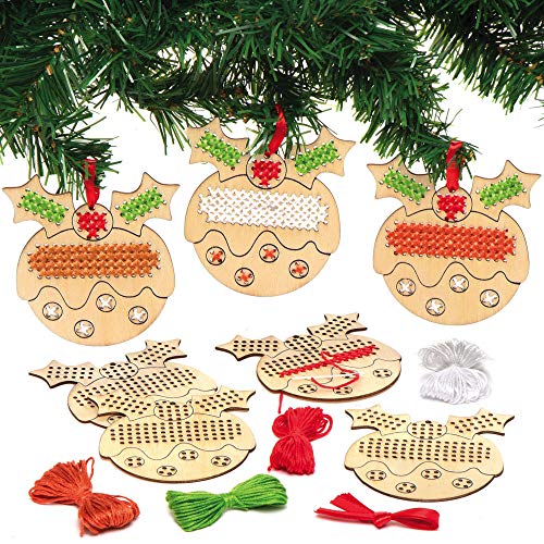 Baker Ross AX354 Weihnachtspudding Kreuzstich Deko Anhänger aus Holz Bastelset für Kinder - 5 Stück, Festliche Kreativsets und Bastelbedarf zum Basteln und Dekorieren zur Weihnachtszeit von Baker Ross