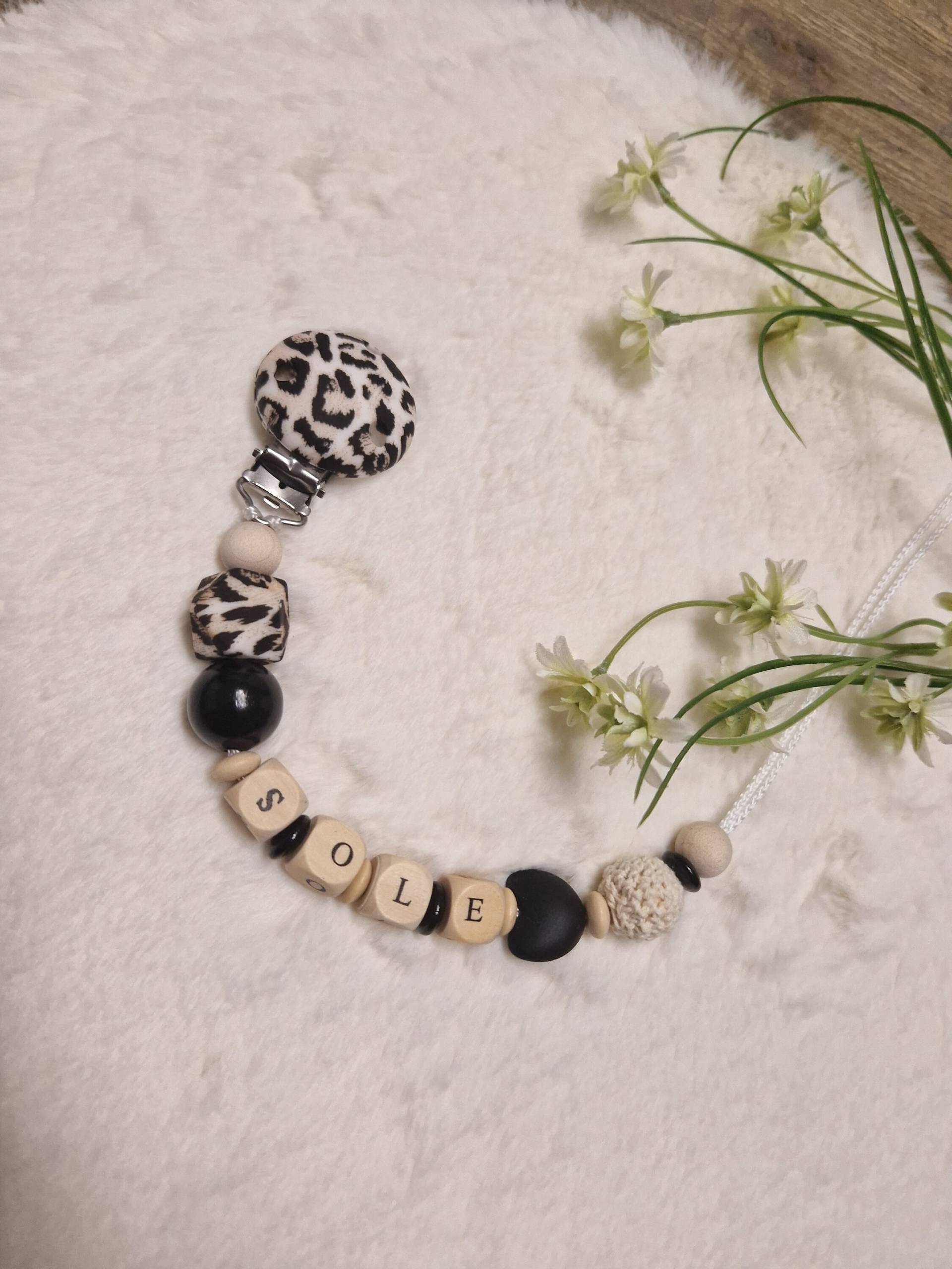 Schnullerkette Mit Namen /Leo Print|Baby Geschenk| Personalisiertegeschenke |Baby |Geburt/Schnullerkette/Mädchen/ Schnullerkette Mit Namen /Leo Print|Baby Geschenk| Personalisiertegeschenke |Baby |Geburt/Schnullerkette/Mädchen/ von Bambinidream
