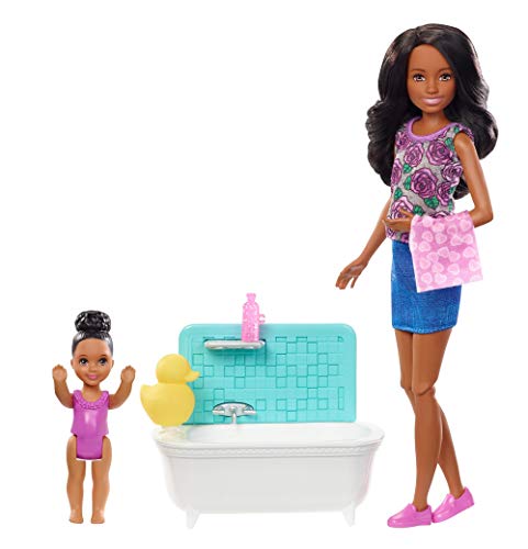 Barbie FXH06 - Skipper Babysitters Inc. Puppen und Babysitting Bad Spielset, mit schwarzen Haaren, Puppen Spielzeug und Puppenzubehör ab 3 Jahren von Barbie