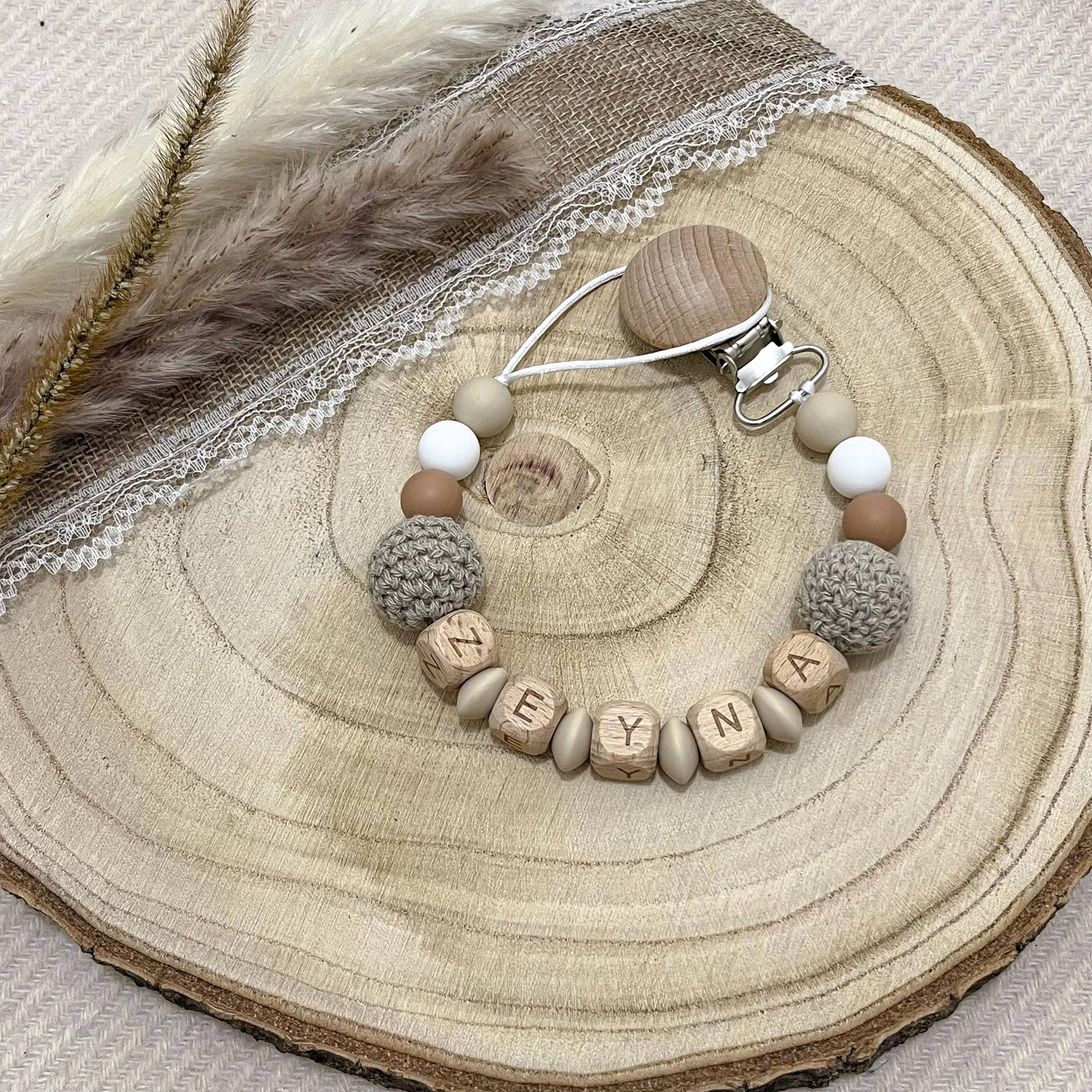 Catenella Porta Ciuccio Personalizzata Boho Baby Con Clip in Legno - Nome Della Catenella Catenella Porta Ciuccio Personalizzata Boho Baby Con Clip in Legno - Nome Della Catenella von Bbabyboutiquee