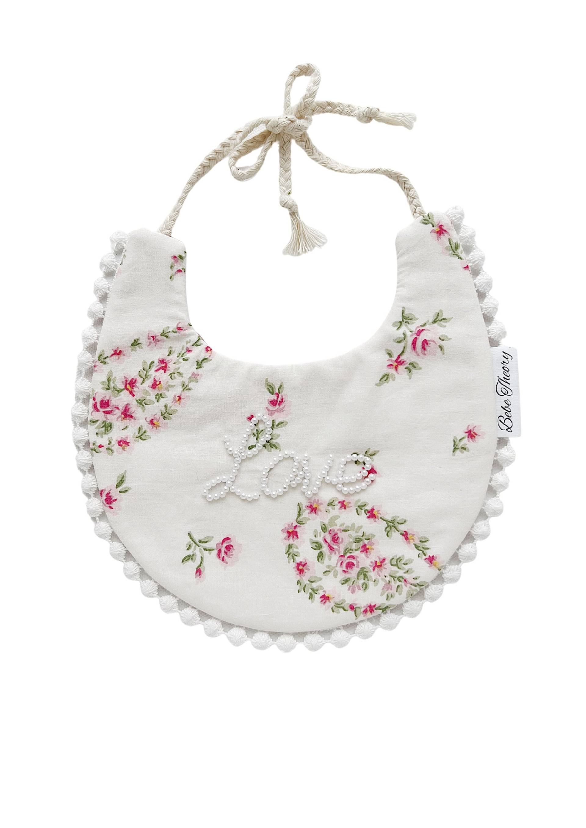 Fleurine Heirloom Bib - Perlen Personalisierte Blumen Bestickt Baby Lätzchen von BebeTheory