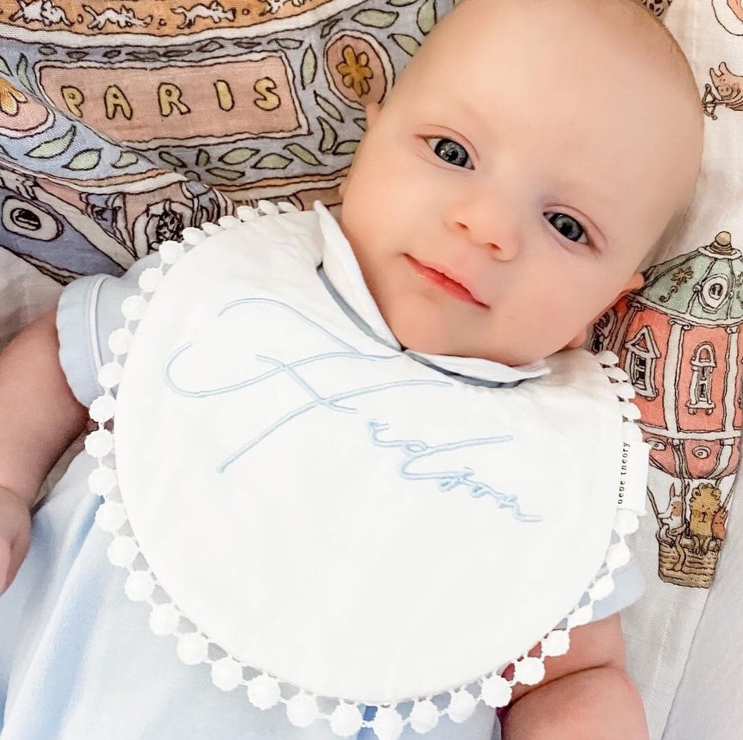 Personalisiertes Gesticktes Wendelätzchen - Hübsches Lätzchen, Baby-Jungen-Lätzchen, Sabberlatz, 100% Baumwolle Personalisiertes Gesticktes Wendelätzchen - Hübsches Lätzchen, Baby-Jungen-Lätzchen, Sabberlatz, 100% Baumwolle von BebeTheory