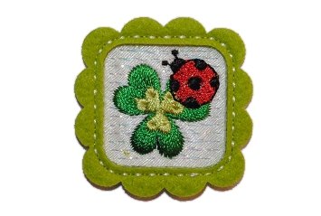 kleiner Kreis mit Marienkäfer 4 cm Bügelbild Applikation Glück Kleeblatt Käfer Punkte gepunktet grün von Belldessa