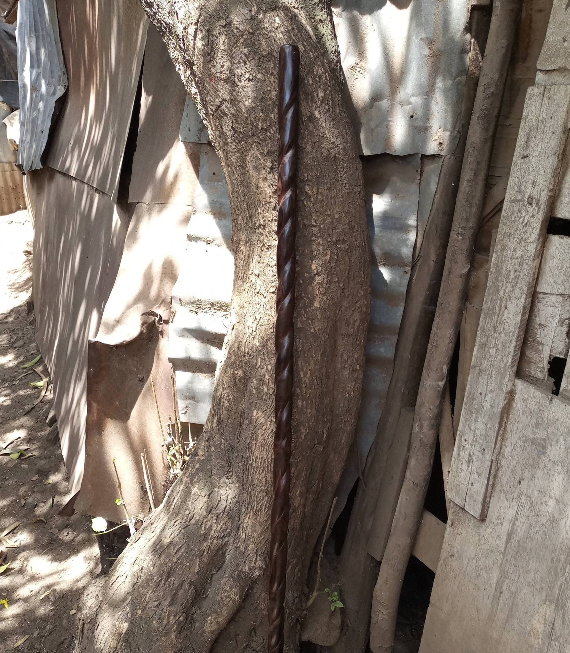 Verdrehte Natur Eisen Holz Blackwood Original Elegant Zu Fuß Wandern Stock Cane Palisander Palmholz Kunst Schlank Afrika U Pik Holz Hartholz Geschenk Verdrehte Natur Eisen Holz Blackwood Original Elegant Zu Fuß Wandern Stock Cane Palisander Palmholz Kunst Schlank Afrika U Pik Holz Hartholz Geschenk von Bestgemdiamond