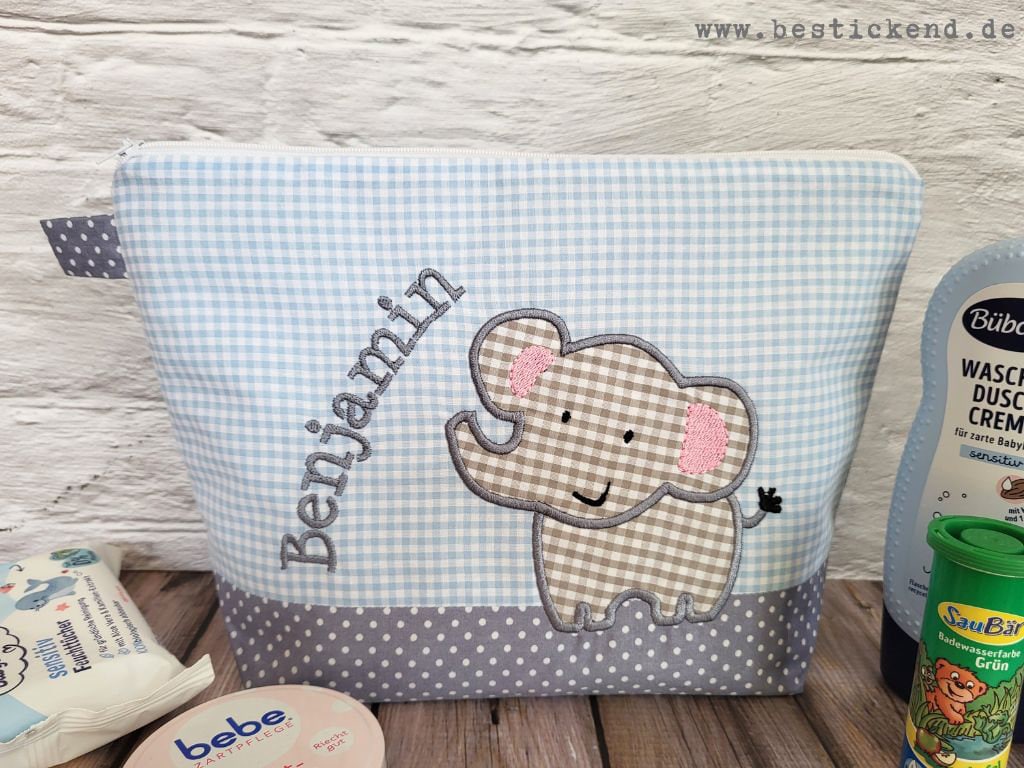 Bestickte Tasche Elefant + Name //Hellblau - Grau// Wickeltasche Kulturbeutel Windeltasche Kulturtasche Waschtasche 20 Schriftarten Bestickte Tasche Elefant + Name //Hellblau - Grau// Wickeltasche Kulturbeutel Windeltasche Kulturtasche Waschtasche 20 Schriftarten von Bestickend
