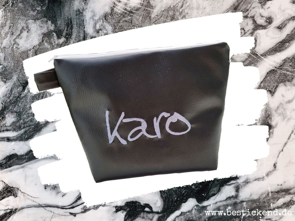 Bestickte Tasche Name //Leder Vegan Schwarz// Wickeltasche Kulturbeutel Windeltasche Kulturtasche Waschtasche 20 Schriftarten Kosmetiktasche Bestickte Tasche Name //Leder Vegan Schwarz// Wickeltasche Kulturbeutel Windeltasche Kulturtasche Waschtasche 20 Schriftarten Kosmetiktasche von Bestickend