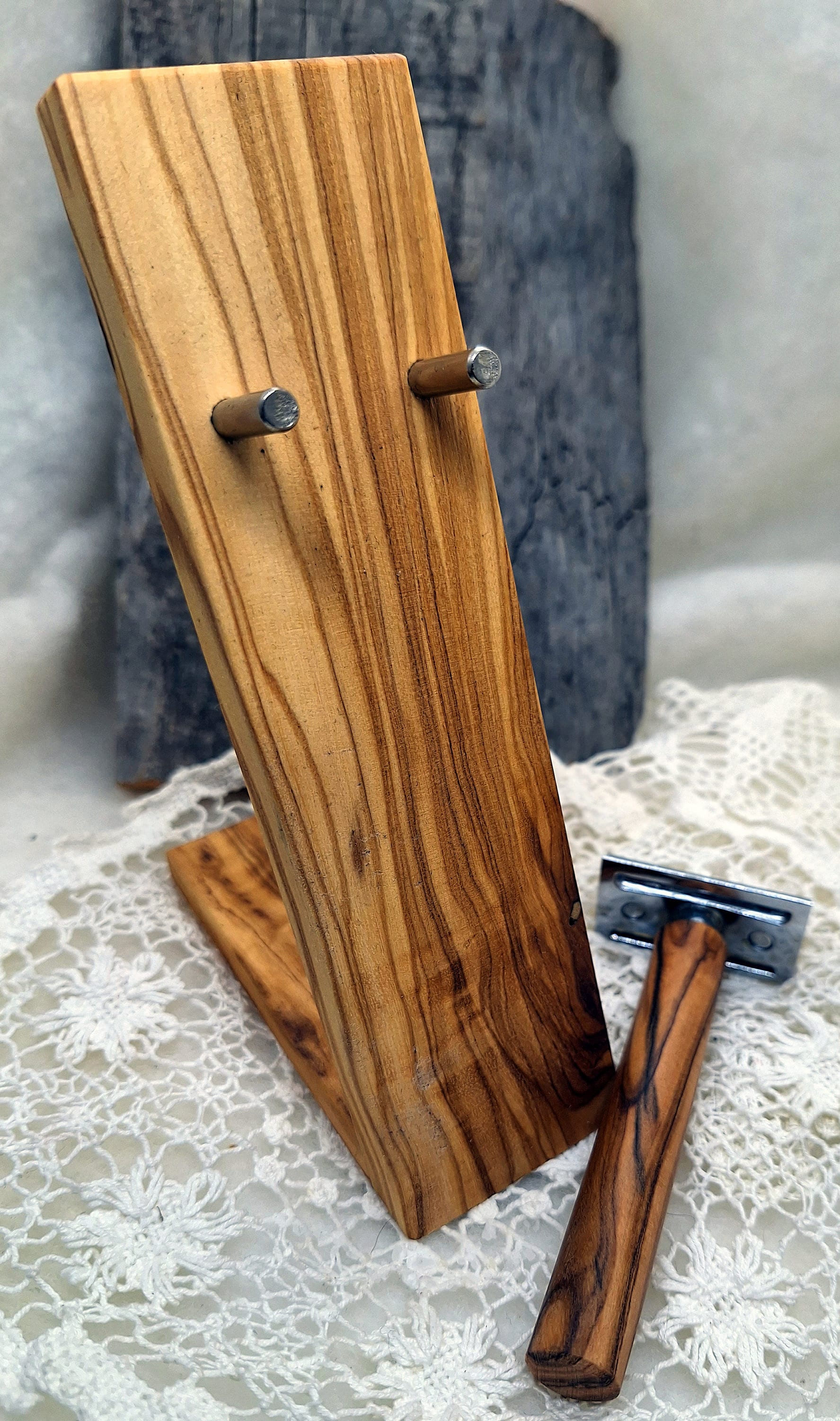 Rasier-Halter-Set Für Nassrasierer Olivenholz Mit Rasier-Hobel Aus Rasier-Halter-Set Für Nassrasierer Olivenholz Mit Rasier-Hobel Aus von BiggisSeifenkueche