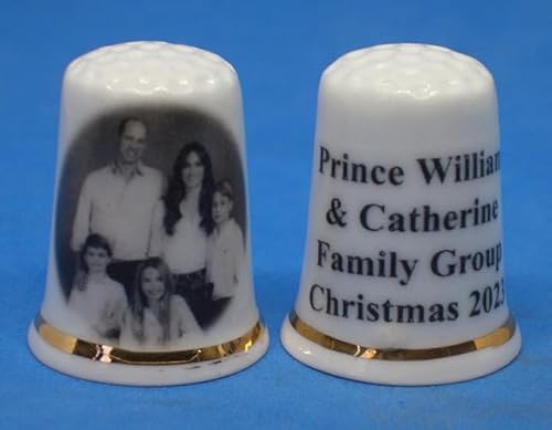 Birchcroft Porzellan-Fingerhut zum Sammeln, Prinz William mit Familie, Weihnachten 2020 Birchcroft Porzellan-Fingerhut zum Sammeln, Prinz William mit Familie, Weihnachten 2020 von Birchcroft China