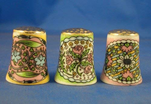 Chinesisches Porzellan zum Sammeln; Fingerhüte-Set von drei Jugendstil; mit Gold verzierter oberer Rand Chinesisches Porzellan zum Sammeln; Fingerhüte-Set von drei Jugendstil; mit Gold verzierter oberer Rand von Birchcroft China