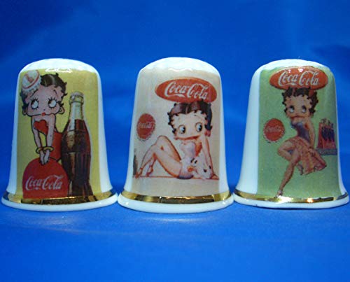 Porzellan-Fingerhüte, 3 Stück, Betty Boop & Coca Cola Poster Porzellan-Fingerhüte, 3 Stück, Betty Boop & Coca Cola Poster von Birchcroft China