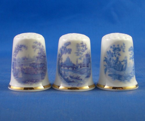 Porzellan-Fingerhüte, Sammlerstück, 3 Stück, Vintage-Design, Blau Porzellan-Fingerhüte, Sammlerstück, 3 Stück, Vintage-Design, Blau von Birchcroft China