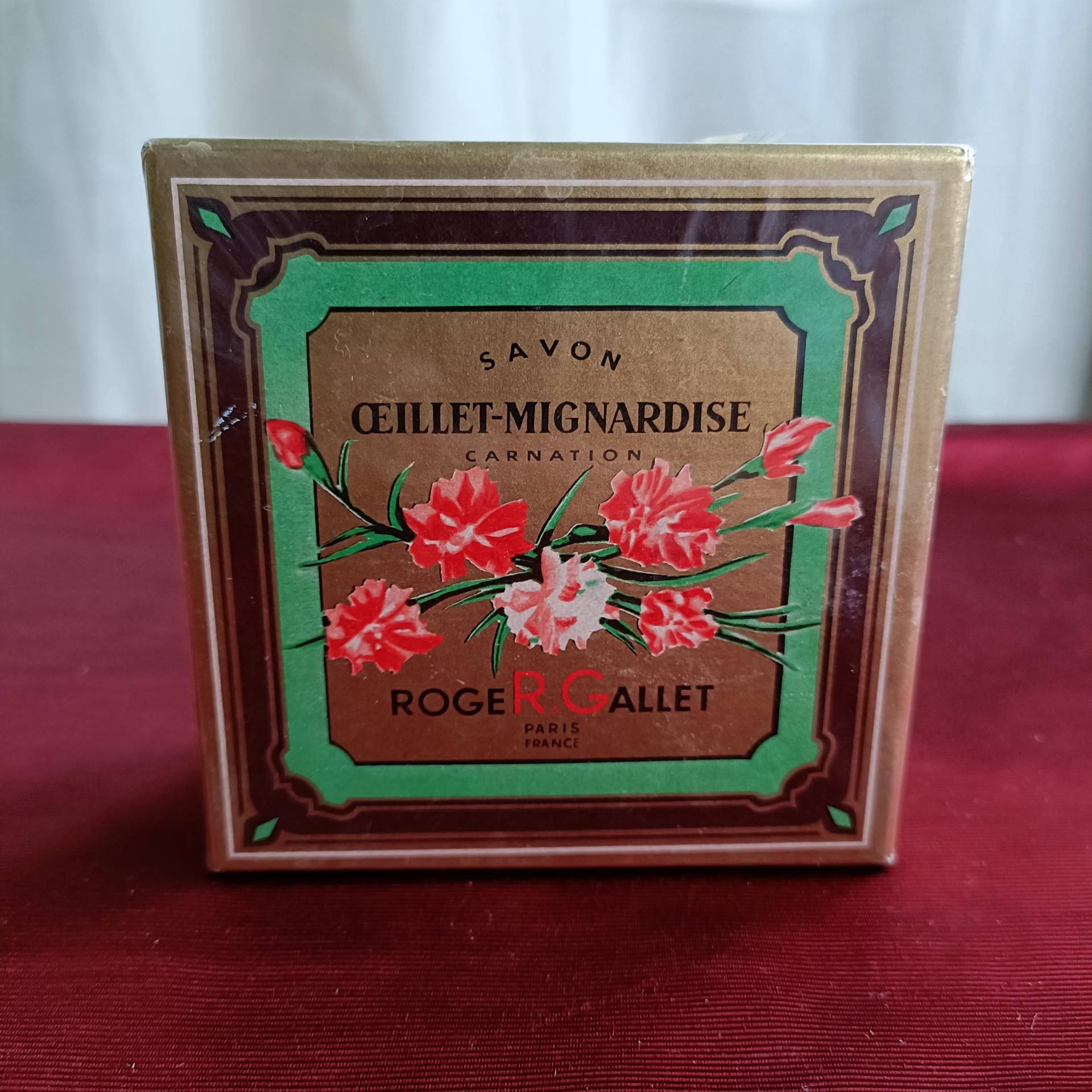 Original Roger & Gallet Bath Soap, Vintage French Official Hm Queen Elizabeth Ii Soap Manufacturer, Sealed, Unused, Rare Item von BitchyChickenShop