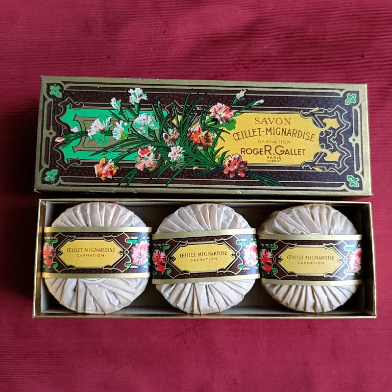 Original Roger & Gallet Bath Soap, Vintage French Soap 3x in Set, Official Hm Queen Elizabeth Ii Manufacturer, Unused, Rare Item von BitchyChickenShop