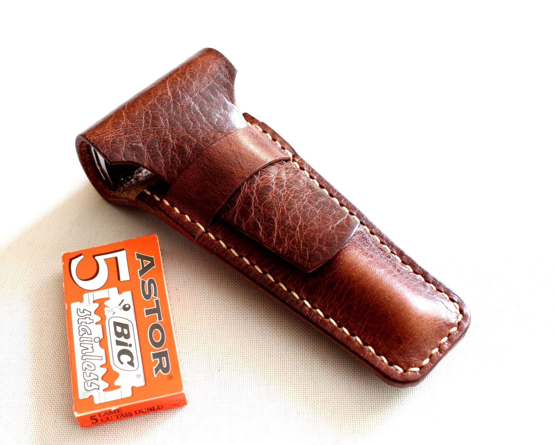 Rasierhobel Etui Aus Leder, Handgefertigte Mit Personalisierung Rasierhobel Etui Aus Leder, Handgefertigte Mit Personalisierung von Bloobambu
