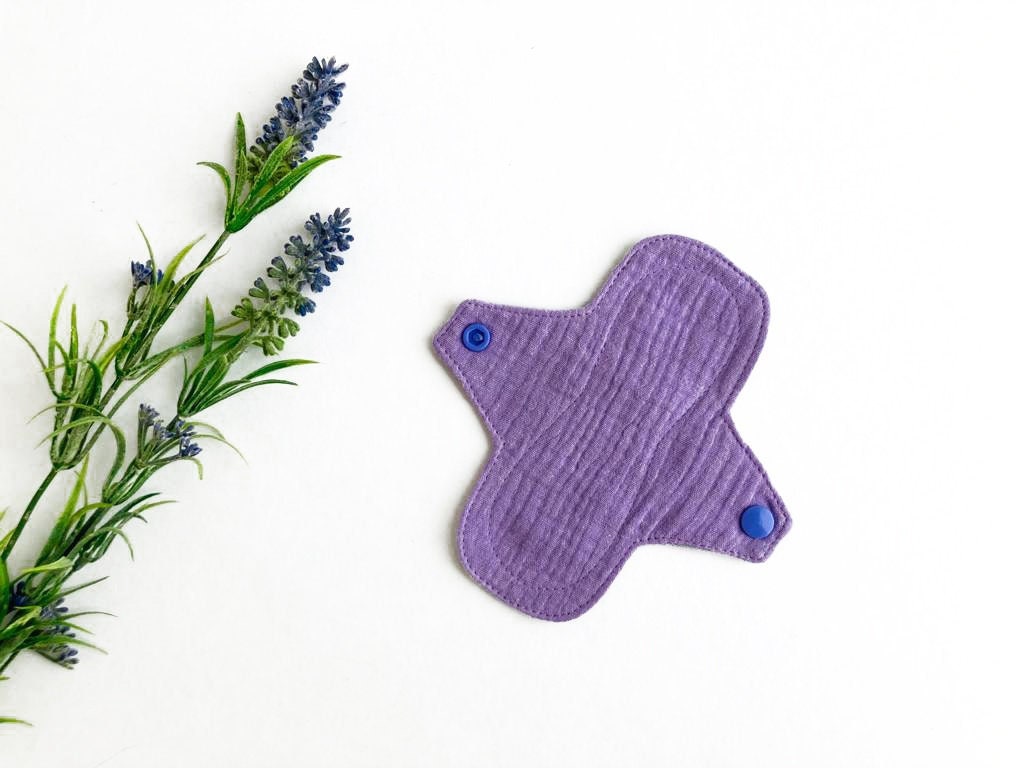 Bio-Baumwolle Slipeinlage, Stoffpads, Kleine Wiederverwendbare Slipeinlagen 6 ", Atmungsaktive Musselin-Damenbinde, Extra-Dünn, Zero Waste Pads von BloomPads