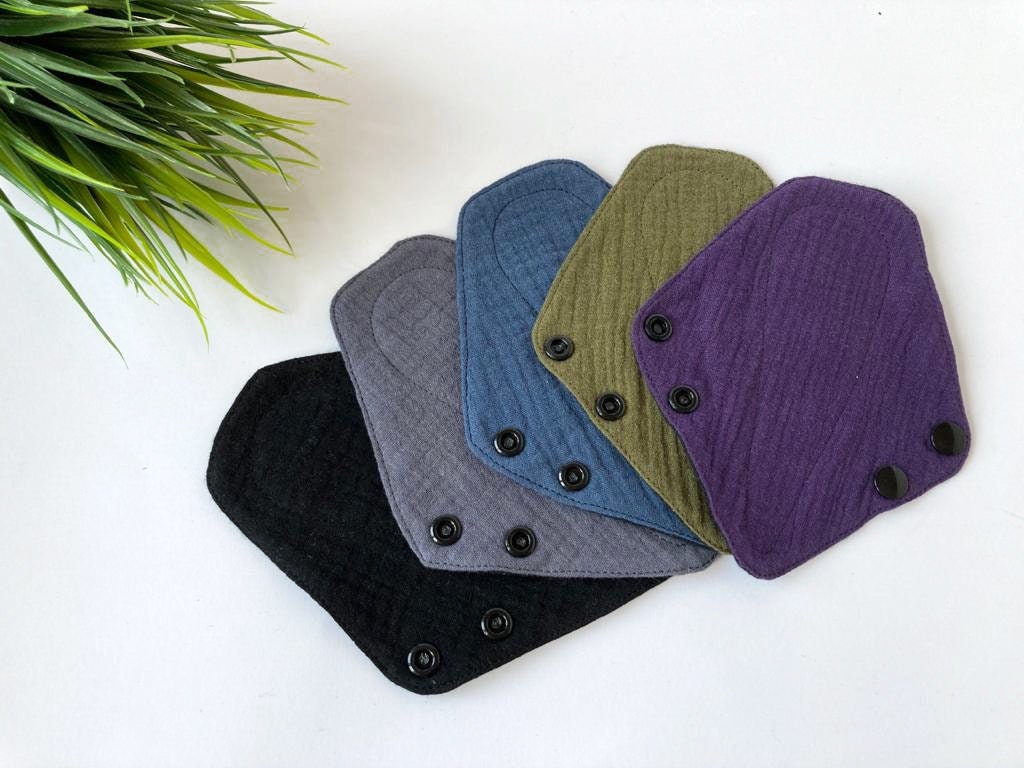 Dunkle Tanga Slipeinlagen Für Den Täglichen Gebrauch, Weiche Aus Bio-Baumwolle, Bequeme Und Atmungsaktive Zero Waste Stoffpads Dunkle Tanga Slipeinlagen Für Den Täglichen Gebrauch, Weiche Aus Bio-Baumwolle, Bequeme Und Atmungsaktive Zero Waste Stoffpads von BloomPads