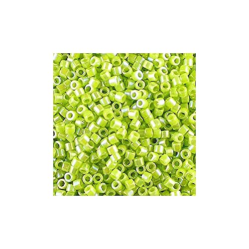 5 g Miyuki Delica Rocailles Seed Beads, 11/0 (1.6 mm) Opaque Lime AB (Miyuki Delica Rocailles Samenperlen Undurchsichtiger Kalk AB) von Bohemia Crystal Valley
