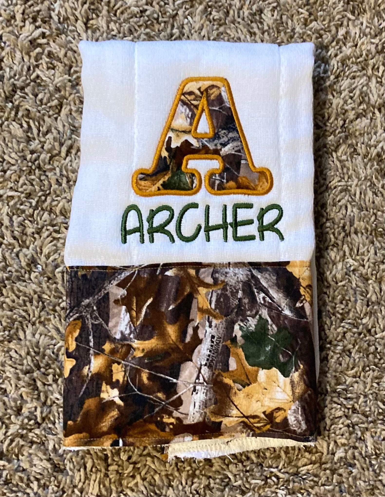 Benutzerdefinierte Applikation Camo Tuch Benutzerdefinierte Applikation Camo Tuch von BoutiqfullyYours