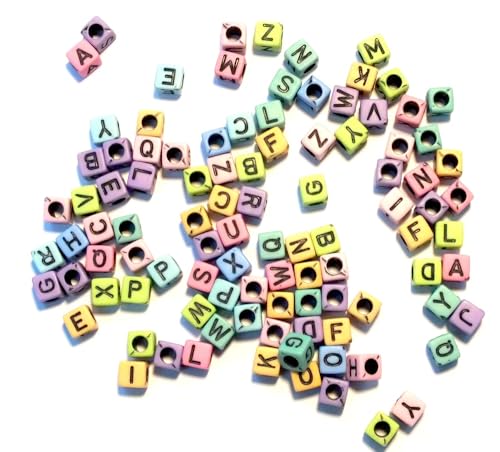 Acrylperlen: 100 bunte Würfel mit schwarzen Buchstaben, 6 mm (02) von Boutique d'isacrea