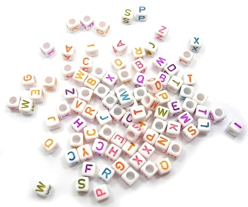 Acrylperlen: 100 weiße Würfel mit farbigen Buchstaben, 7 mm (02) von Boutique d'isacrea
