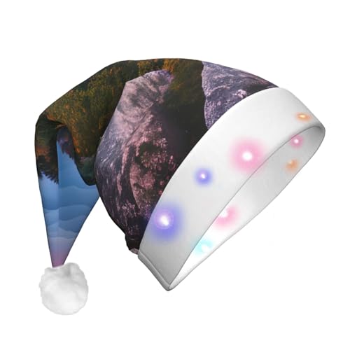 BrUgui Festliche LED-Weihnachtsmütze – langlebige Farben, drei Blinkmodi, perfektes Urlaubszubehör! Kanadische rauchige Bergklippe von BrUgui