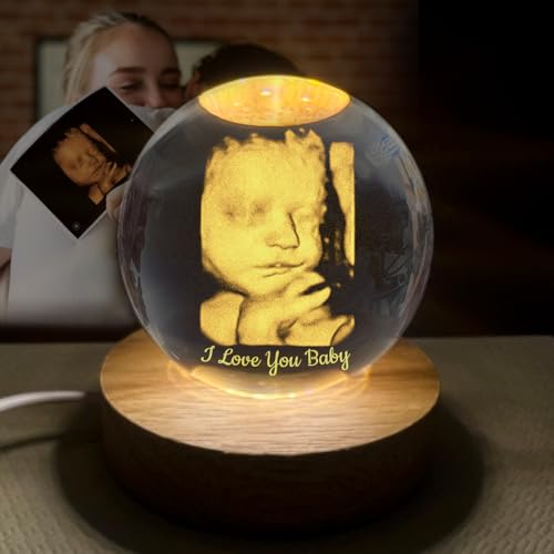 Personalisierter Kristallkugel Ultraschall Fotorahmen, Benutzerdefinierte Baby-Gedenkfotorahmen, Dekoration mit gravierter Porträt-Kristallkugel, Überraschungsgeschenk für die werdende Mutter Vater von Brocade Creek