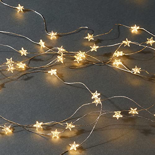 BUTLERS LED-Lichterkette mit Sternen 100 Lichter L 10m Drahtseil, Batteriebetrieben mit USB- und Timer-Funktion, warmweißes Licht -STAR LIGHTS- LED Weihnachtsbeleuchtung mit Sternen von BUTLERS