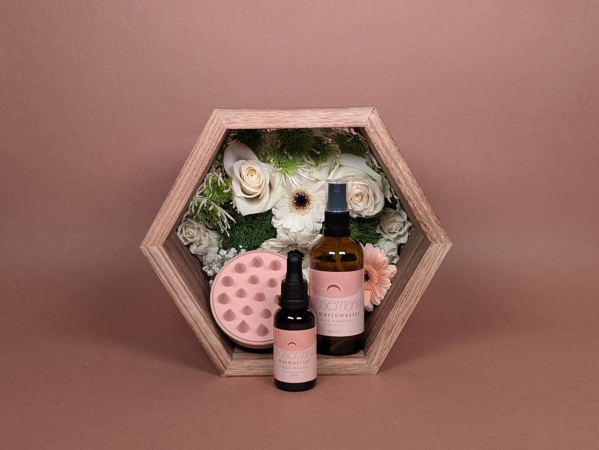 Rosmarinwasser, Rosmarinöl & Kopfhautmassagebürste - Kopfhaut Bundle Rosmarinwasser, Rosmarinöl & Kopfhautmassagebürste - Kopfhaut Bundle von ByLiloandSary