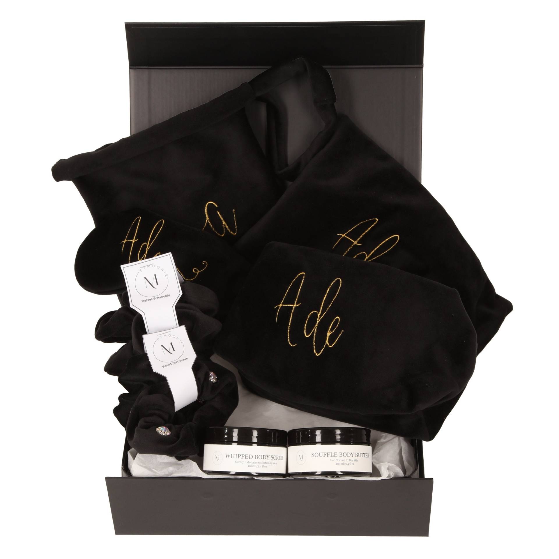 Ultimative Personalisierte Geschenkbox Mit Make-Up-Tasche, Pinselhalter, Schlafmaske Und Tasche, Körperpeeling, Körperbutter Bedazzled Haargummis Ultimative Personalisierte Geschenkbox Mit Make-Up-Tasche, Pinselhalter, Schlafmaske Und Tasche, Körperpeeling, Körperbutter Bedazzled Haargummis von ByMoonie