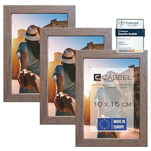 CABBEL (3er Set Bilderrahmen 10x15 cm, Braun, stabiles MDF-Holz Rahmen, bruchsicherem Plexi-Glas, zum Aufhängen & Aufstellen, ideal für Fotos/Bilder/Collage von CABBEL