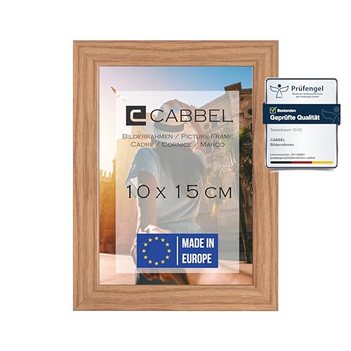 CABBEL Bilderrahmen 10x15 cm, Eiche, stabiles MDF-Holz Rahmen, bruchsicherem Plexi-Glas, zum Aufhängen & Aufstellen, ideal für Fotos/Bilder/Collage CABBEL Bilderrahmen 10x15 cm, Eiche, stabiles MDF-Holz Rahmen, bruchsicherem Plexi-Glas, zum Aufhängen & Aufstellen, ideal für Fotos/Bilder/Collage von CABBEL