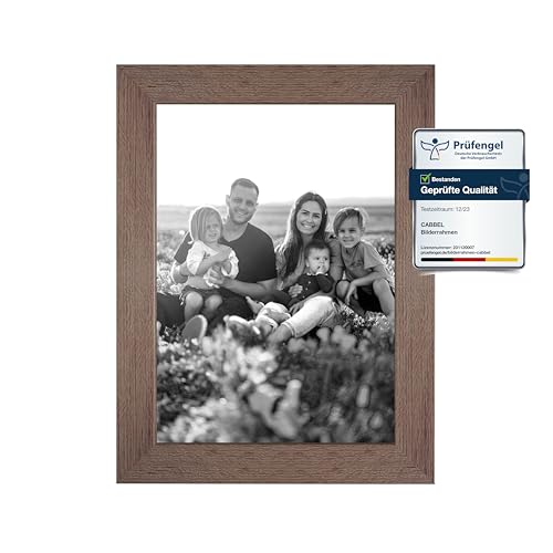 CABBEL Bilderrahmen 15x21 cm, Eiche Dunkel, stabiles MDF-Holz Rahmen, bruchsicherem Plexi-Glas, zum Aufhängen & Aufstellen, ideal für Fotos/Bilder/Collage CABBEL Bilderrahmen 15x21 cm, Eiche Dunkel, stabiles MDF-Holz Rahmen, bruchsicherem Plexi-Glas, zum Aufhängen & Aufstellen, ideal für Fotos/Bilder/Collage von CABBEL