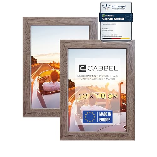 CABBEL Doppelpack (2er Set) Bilderrahmen 13x18 cm, Eiche Dunkel, stabiles MDF-Holz Rahmen, bruchsicherem Plexi-Glas, zum Aufhängen & Aufstellen, ideal für Fotos/Bilder/Collage von CABBEL