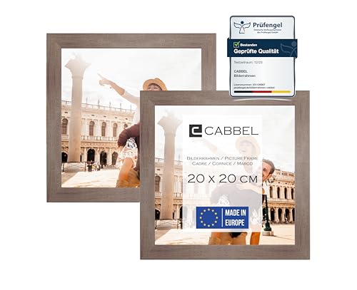 CABBEL Doppelpack (2er Set) Bilderrahmen 20x20 cm, Eiche Dunkel, stabiles MDF-Holz Rahmen, bruchsicherem Plexi-Glas, zum Aufhängen & Aufstellen, ideal für Fotos/Bilder/Collage von CABBEL