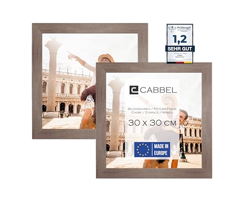 CABBEL Doppelpack (2er Set) Bilderrahmen 30x30 cm, Eiche Dunkel, stabiles MDF-Holz Rahmen, bruchsicherem Plexi-Glas, zum Aufhängen, ideal für Fotos/Bilder/Collage von CABBEL