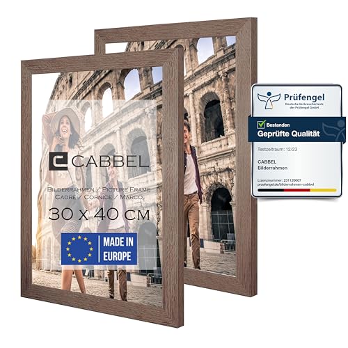 CABBEL Doppelpack (2er Set) Bilderrahmen 30x40 cm, Braun, stabiles MDF-Holz Rahmen, bruchsicherem Plexi-Glas, zum Aufhängen, ideal für Fotos/Bilder/Collage von CABBEL