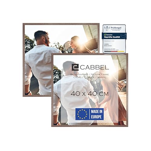 CABBEL Doppelpack (2er Set) Bilderrahmen 40x40 cm, Eiche Dunkel, stabiles MDF-Holz Rahmen, bruchsicherem Plexi-Glas, zum Aufhängen, ideal für Fotos/Bilder/Collage von CABBEL