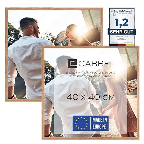 CABBEL Doppelpack (2er Set) Bilderrahmen 40x40 cm, Eiche, stabiles MDF-Holz Rahmen, bruchsicherem Plexi-Glas, zum Aufhängen, ideal für Fotos/Bilder/Collage von CABBEL