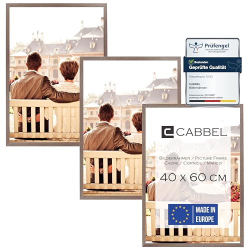 CABBEL Dreierpack (3 Stk.) Bilderrahmen 40x60 cm MDF Holz-Rahmen in Eiche Dunkel | mit bruchsicherem Plexi-Glas/Modern, zum Aufhängen, ideal für Fotos/Bilder/Collage von CABBEL